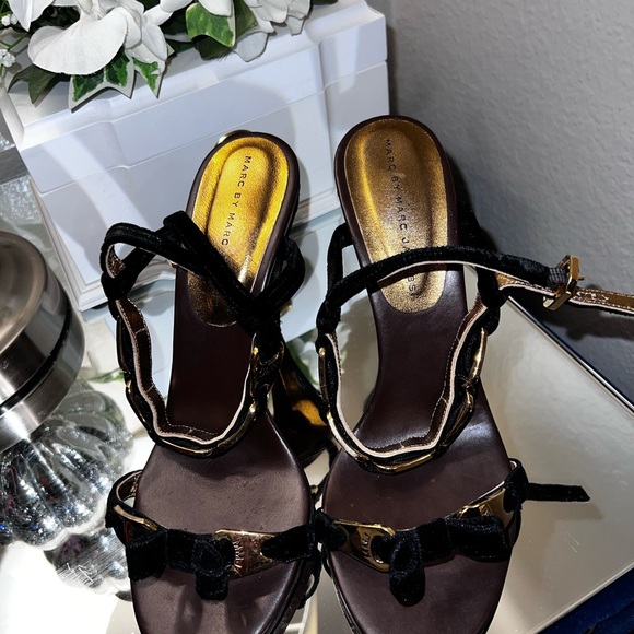 Beautiful gold black Marc Jacob’s heels - Picture 3 of 7